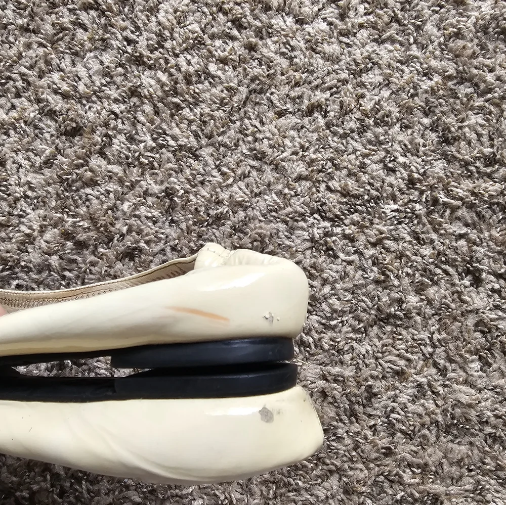 Tory Burch Women's Cream Patent Leather Ballerina Flats‎ Size 8-8.5